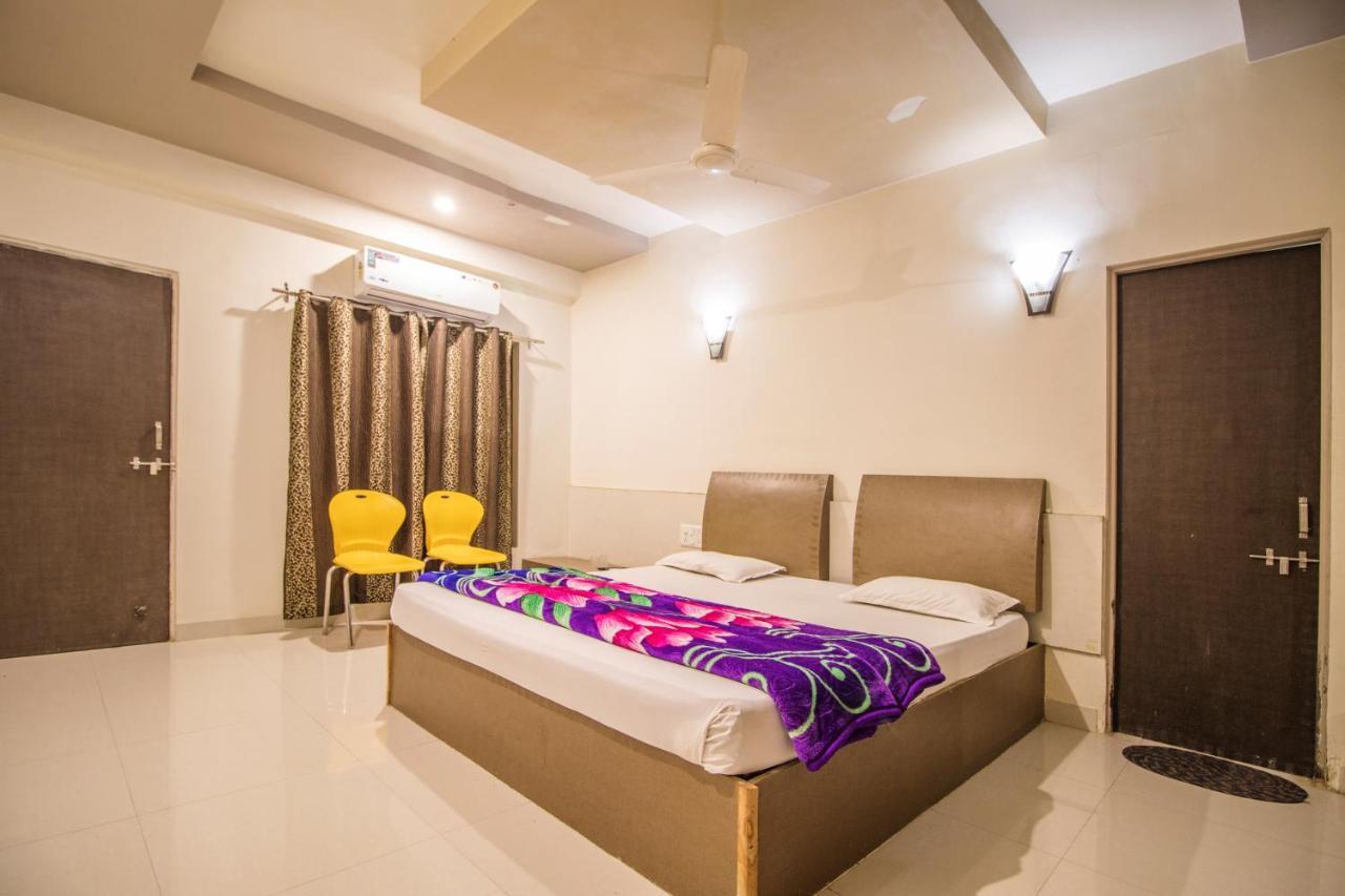 Hotel Yogiraj Palace Shegaon Exteriér fotografie