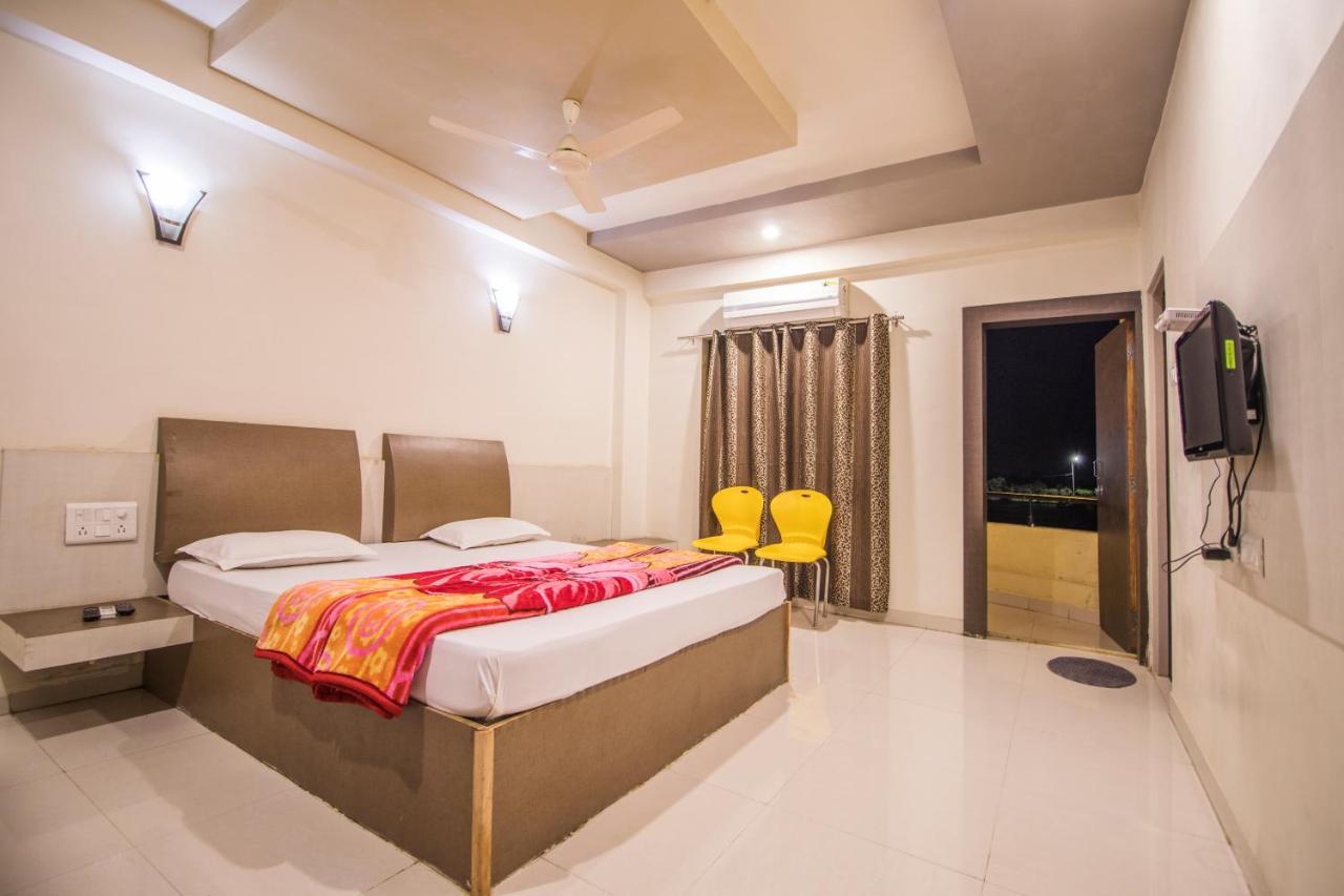 Hotel Yogiraj Palace Shegaon Exteriér fotografie