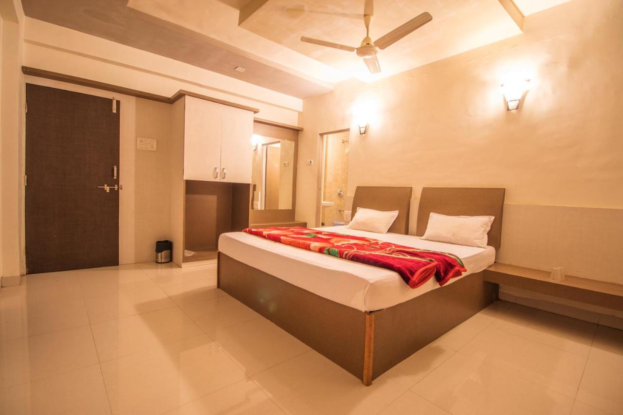 Hotel Yogiraj Palace Shegaon Exteriér fotografie