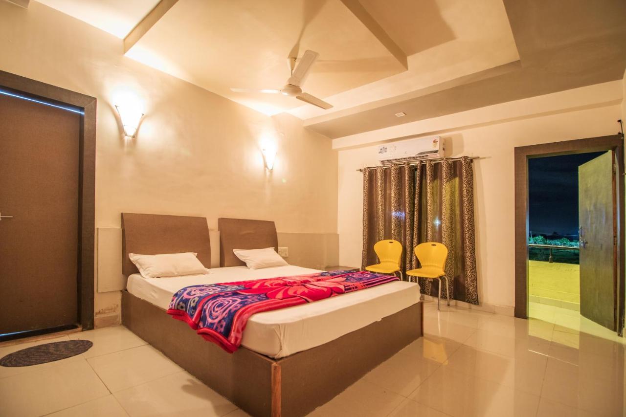 Hotel Yogiraj Palace Shegaon Exteriér fotografie